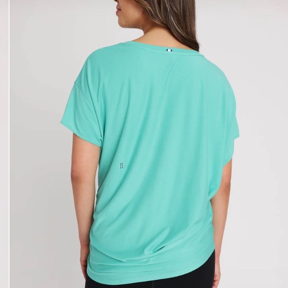 Kit and Ace Asymmetrical Wave Tee - Picture 8 of 11